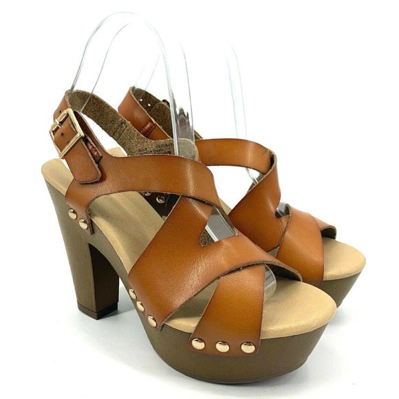 JustFab Shoes - 3/20 JustFAB Faux Leather Platform Heels Retro